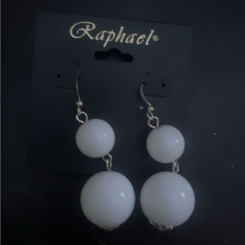 No brand earrings